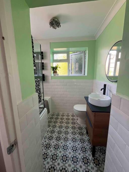 Cosy Flat In Burgess Hill, Sussex Apartment Bagian luar foto